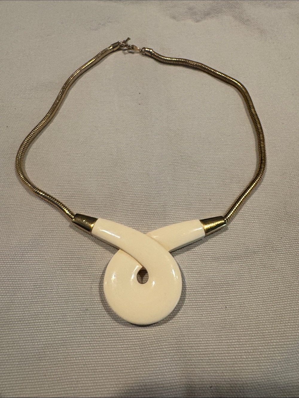 Trifari Vintage 70/80’s Elegant Cream Pendant chocker with Gold Accents